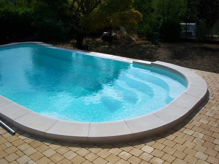Piscine extérieure avec escalier Gamme piscine complète à Aix-en-Provence 
