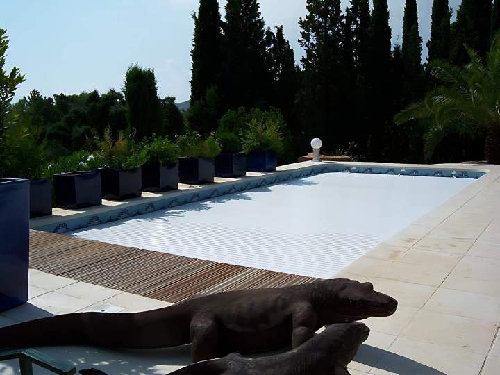 Installation piscine fond incliné Aix-en-Provence